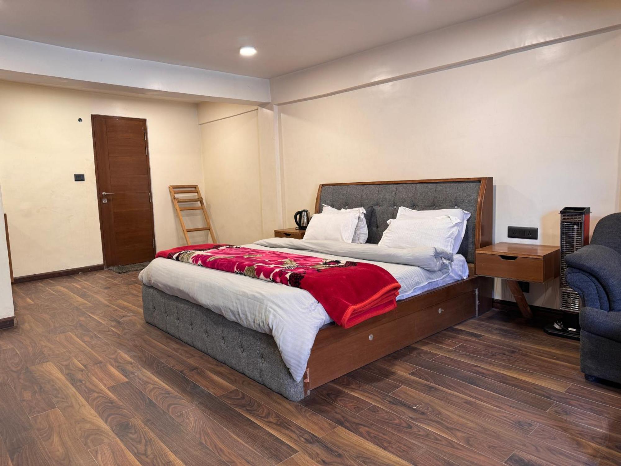 The Alpine Guest House Касоль Екстер'єр фото