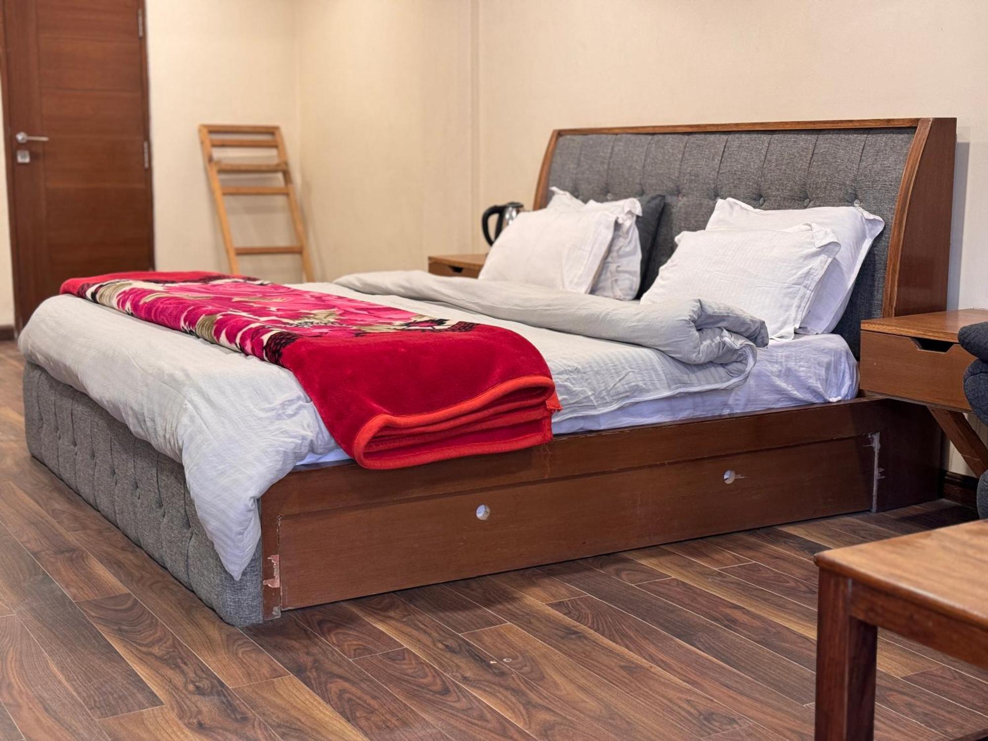 The Alpine Guest House Касоль Екстер'єр фото